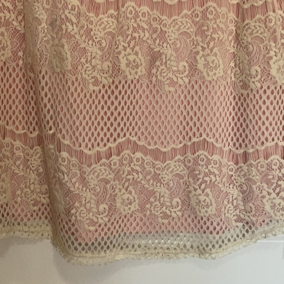 NEW Directions Lace Front Blouse - Picture 3 of 8